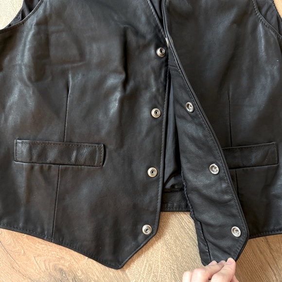 Vintage Art’s Riding Apparel Black Leather Vest for Men - Picture 6 of 9